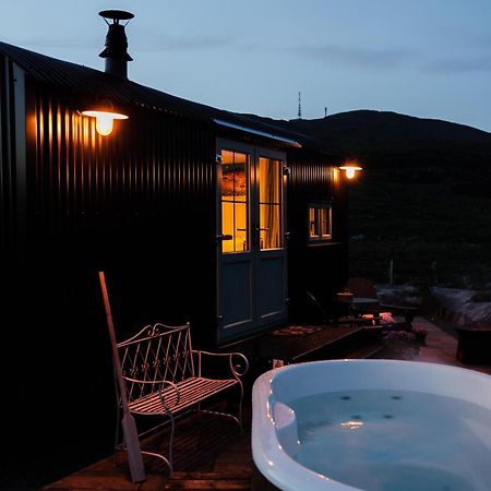 Black Hut At Slieve Croob Glamping Ballyward Eksteriør bilde