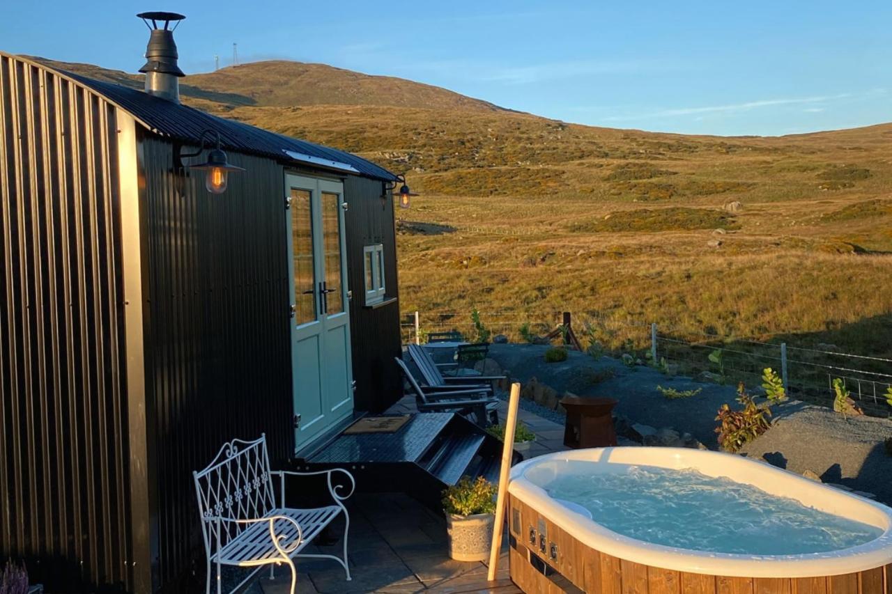 Black Hut At Slieve Croob Glamping Ballyward Eksteriør bilde